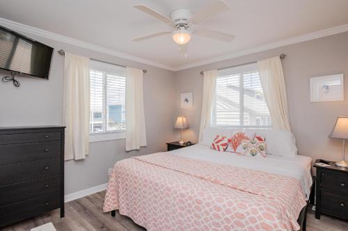 Just Beachy by Oak Island Accommodations - photo 40