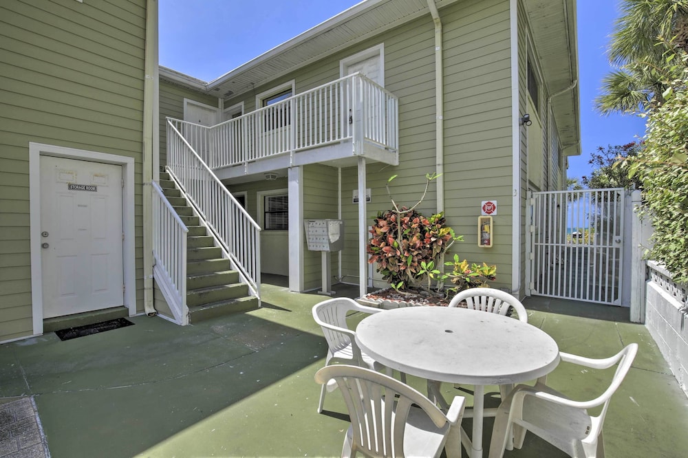On Site Beach Access Walkable Gulf Coast Retreat — 4-Star Luxury Hotel in Indian Rocks Beach, United States