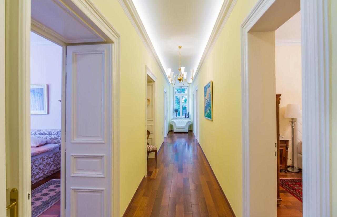 Luxury Seafront Apartment Banje