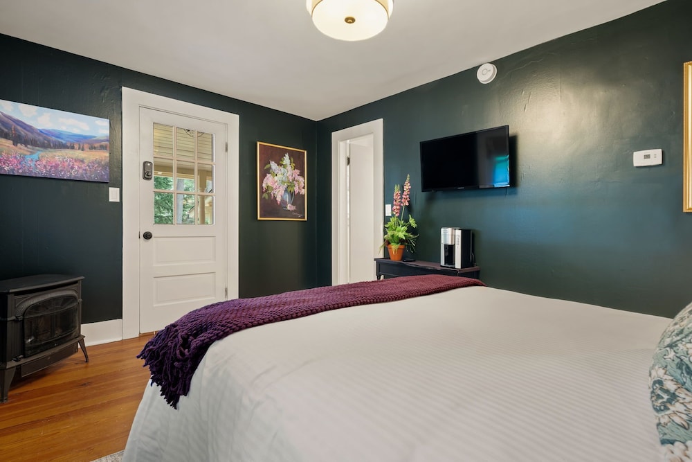 The Aurora Inn & Cottages - photo 40