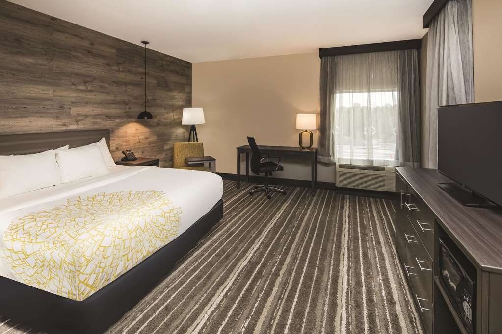 La Quinta Inn & Suites by Wyndham Atlanta South McDonough - photo 21