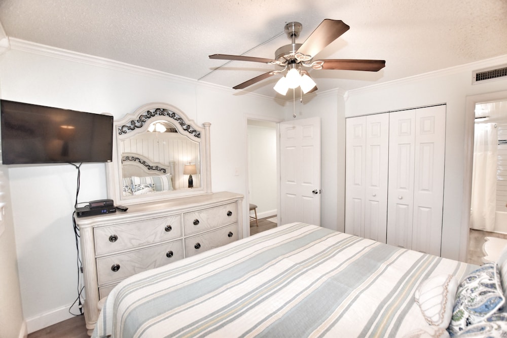 0206 Waters Edge Resort 1 Bedroom Condo by RedAwning - photo 5