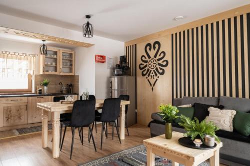 Hacienda Kościelisko Domek Bliźniaczy z Widokiem na Tatry in Koscielisko, Poland