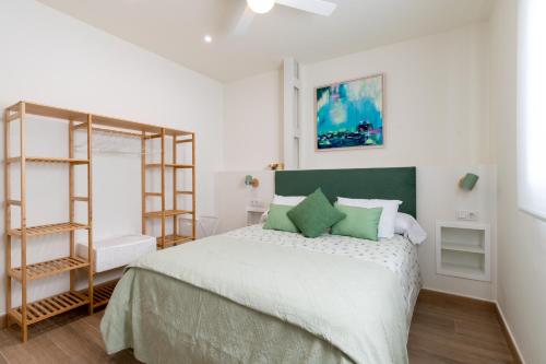 Apartamentos Cervantes 17 — 4-Star Luxury Hotel in Sevilla, Spain
