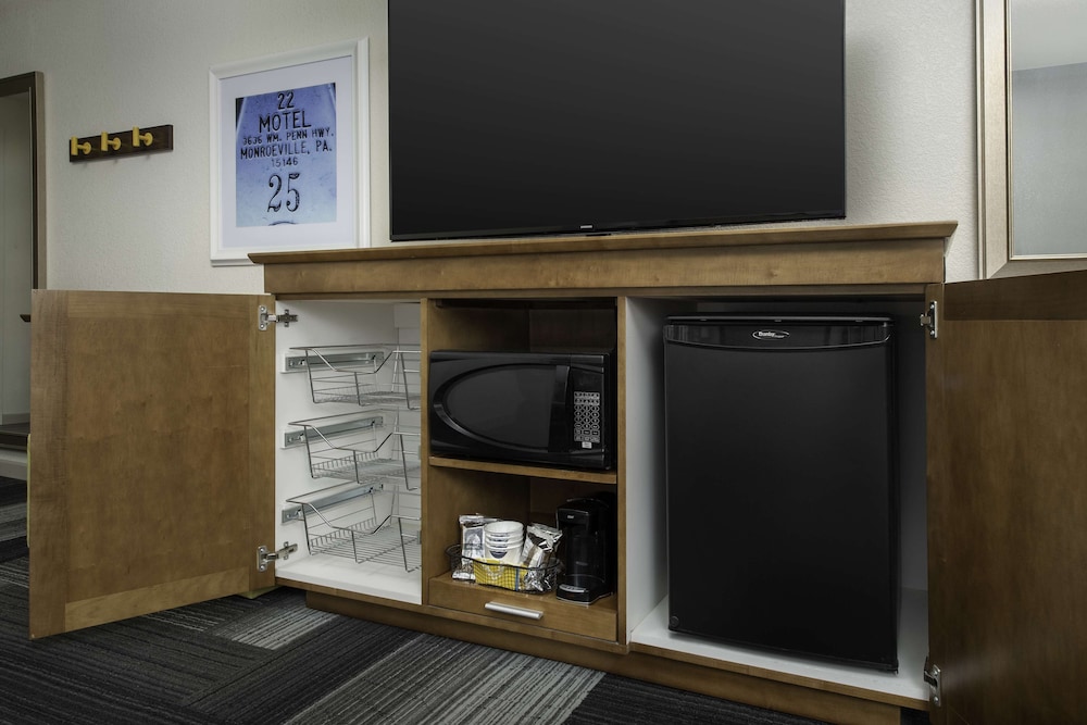 Hampton Inn Pittsburgh Monroeville - photo 11