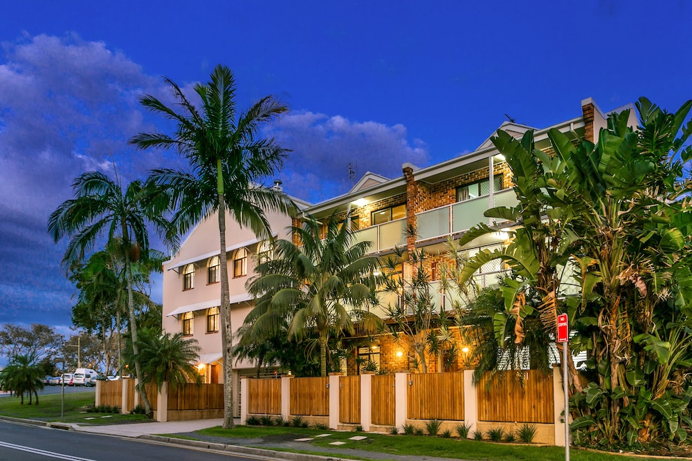 The Terraces — 4-Star Luxury Hotel in Byron Bay, Australia