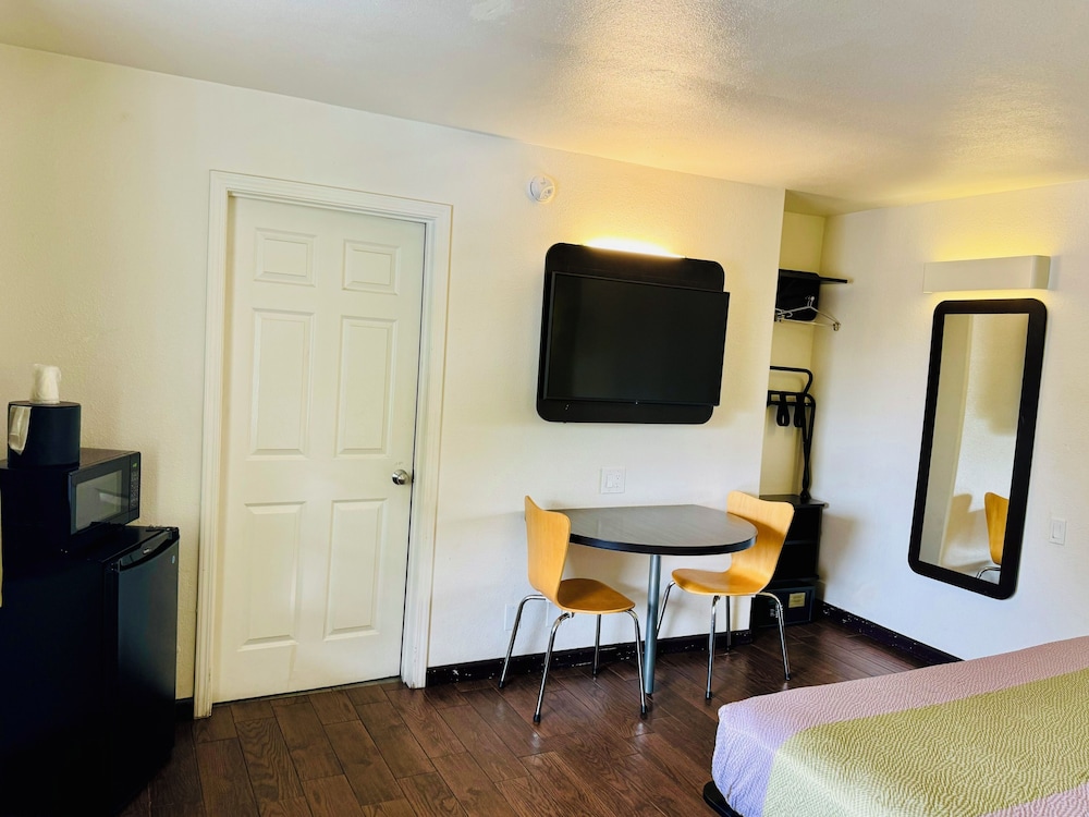 Fisherman's Cove Inn - photo 12