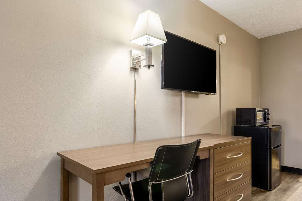 Econo Lodge Seymour - photo 20