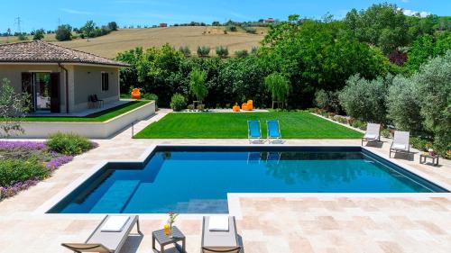 Villino Le Moie 4&2 Emma Villas — 4-Star Luxury Hotel in Fermo, Italy