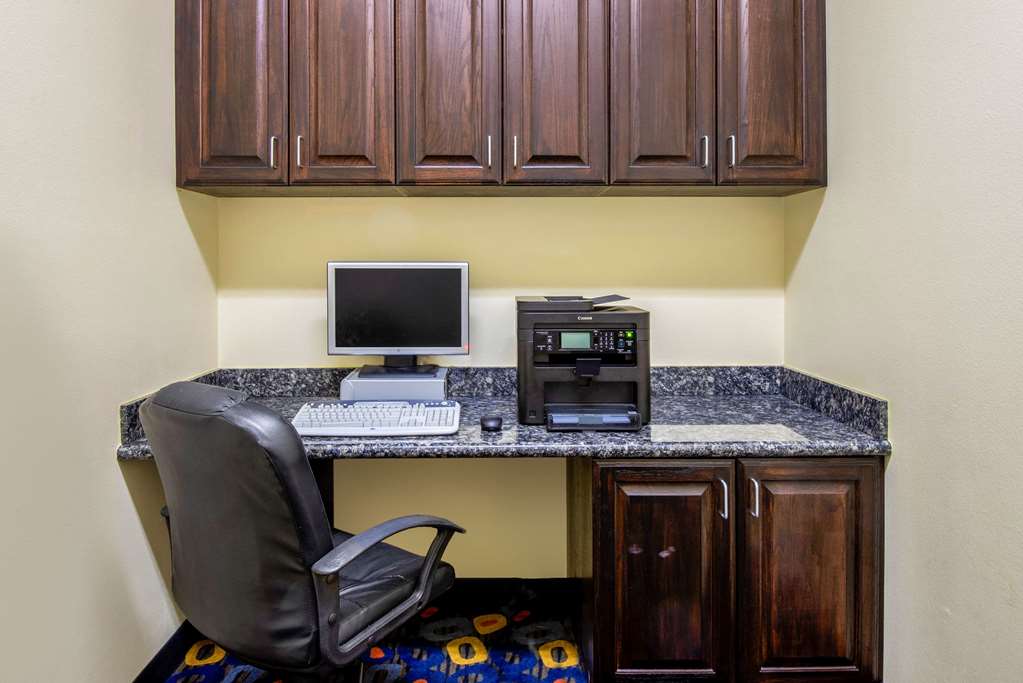 La Quinta Inn & Suites by Wyndham Glen Rose - photo 57