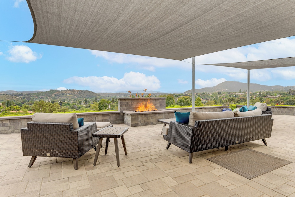 2 Mi to Lake Poway: Mtn view Escape w Patio — hotel in Poway