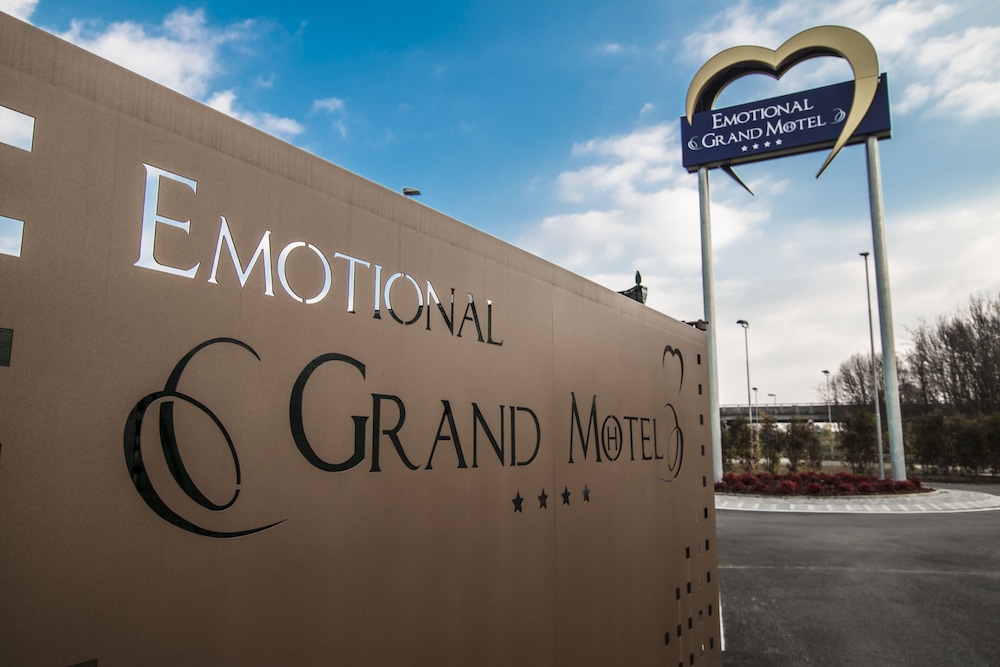 Emotional Grand Motel — 4-Star Luxury Hotel in Fontaneto D'agogna, Italy