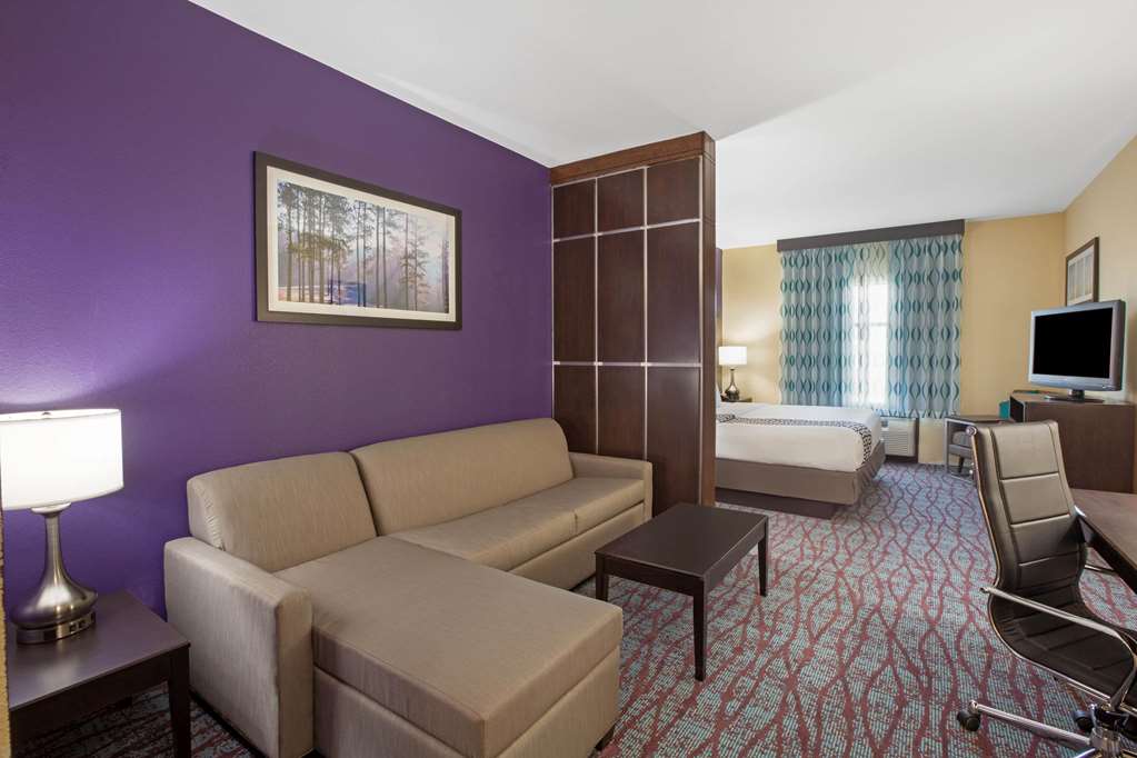 La Quinta Inn & Suites By Wyndham Houston Pasadena North - photo 23