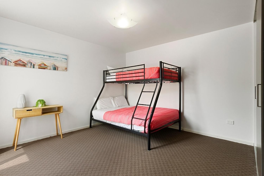 170 Hazards View Drive Unit 2 — 4-Star Luxury Hotel in Coles Bay, Australia