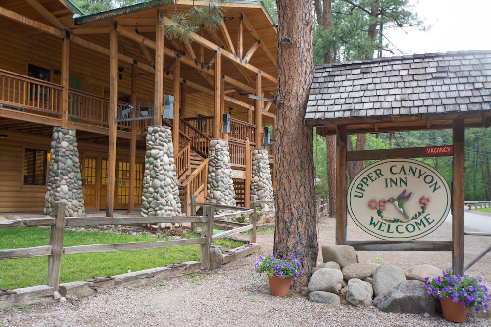 Upper Canyon Inn & Cabins - photo 2