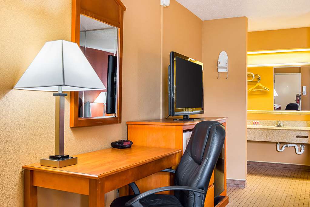 Econo Lodge Jacksonville near Little Rock Air Force Base - photo 12