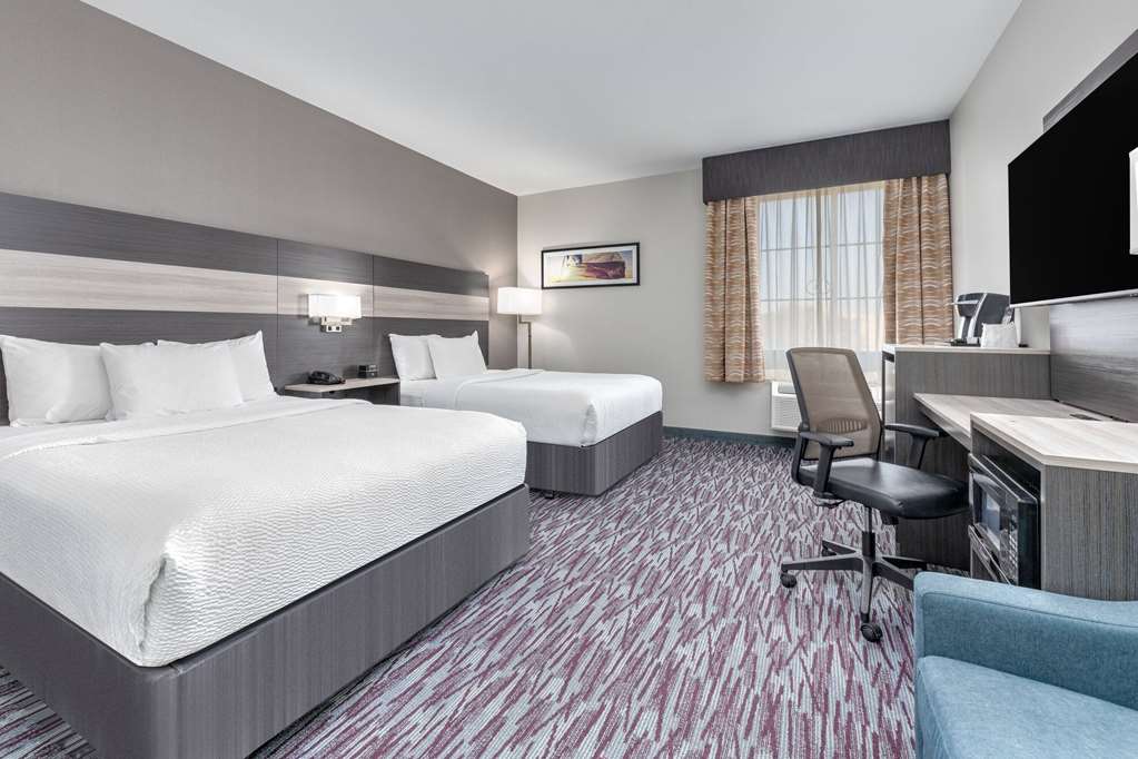 La Quinta Inn & Suites by Wyndham Allen at The Village - photo 11