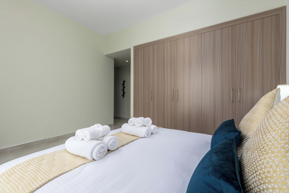 Waves Stylish 1BR Close to IMG World & Global Village — 4-Star Luxury Hotel in Dubai, United Arab Emirates