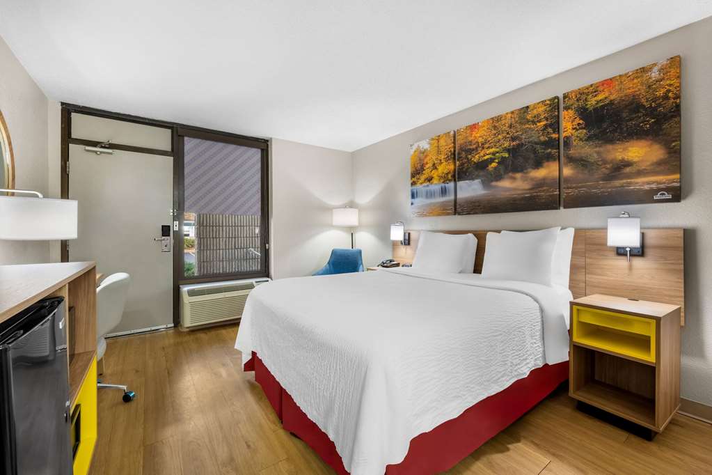 Days Inn by Wyndham Raleigh Midtown - photo 30