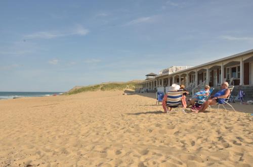 Cavalier by the Sea - photo 16