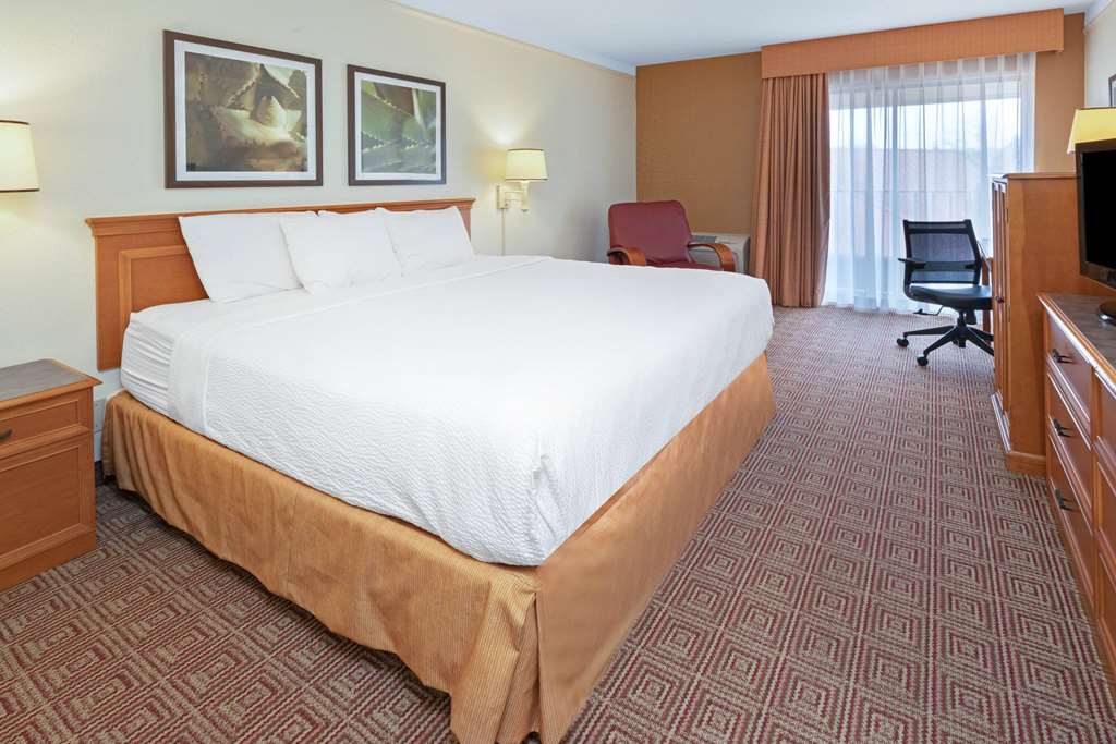 La Quinta Inn & Suites by Wyndham Salt Lake City Layton - photo 16
