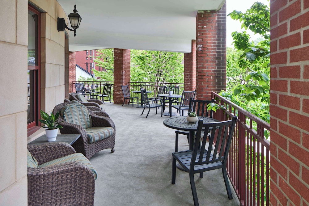 Hampton Inn & Suites Saratoga Springs Downtown - photo 99