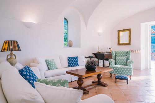 L'olearia Luxury Country Villa in Amalfi Coast — 4-Star Luxury Hotel in Maiori, Italy