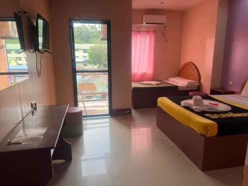 Rielena Plaza Hotel And Suites — Molave