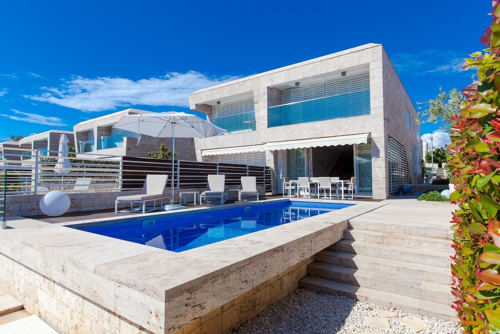Villa Calla ZadarVillas — 4-Star Luxury Hotel in Zadar, Croatia