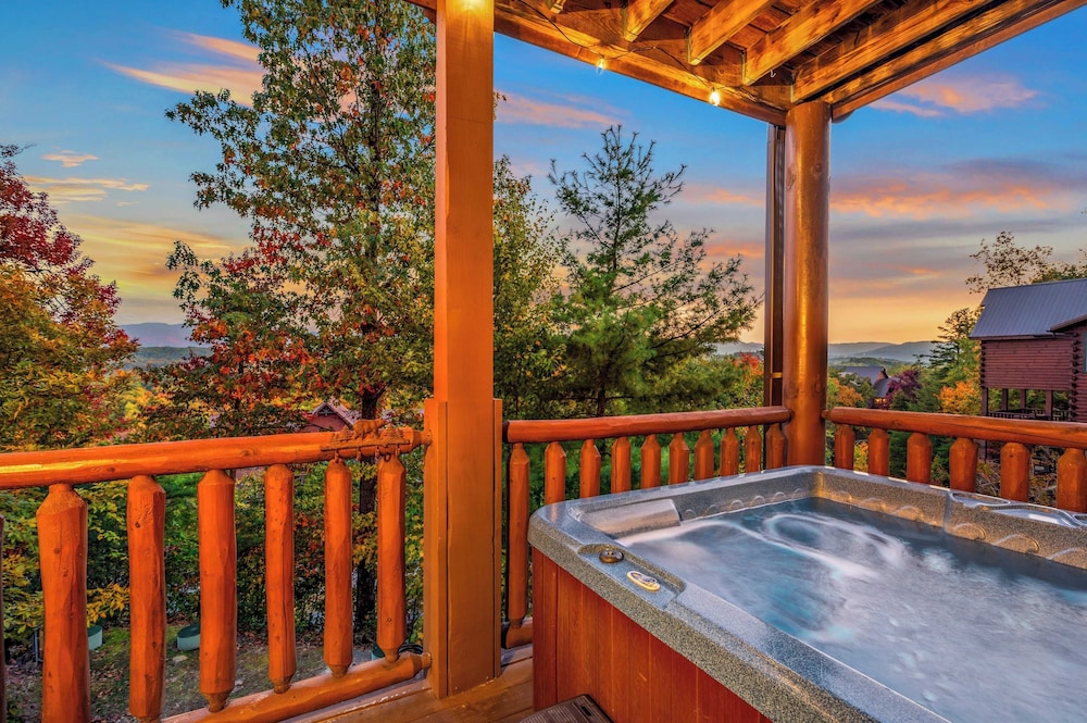 100 Guests Blackthorn: Sister Smokies Homes Luxury Mountain Retreat