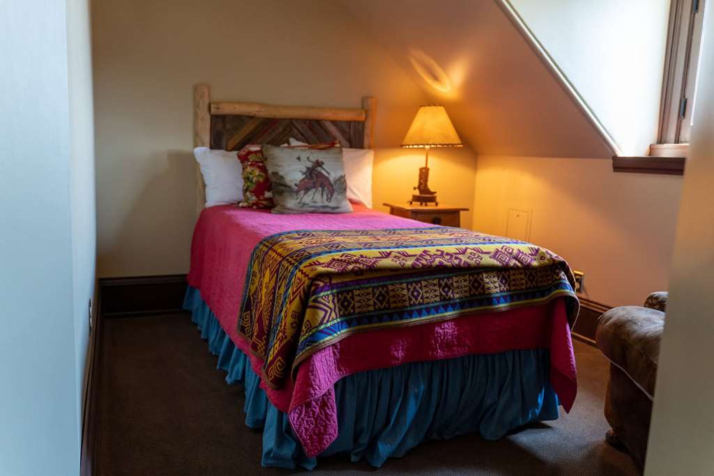 Sheridan Inn B W Signature Collection - photo 43