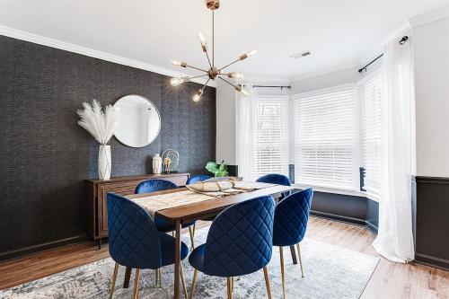Lux Home mins to Truist Park wKing pet friendly — 4-Star Luxury Hotel in Smyrna, United States