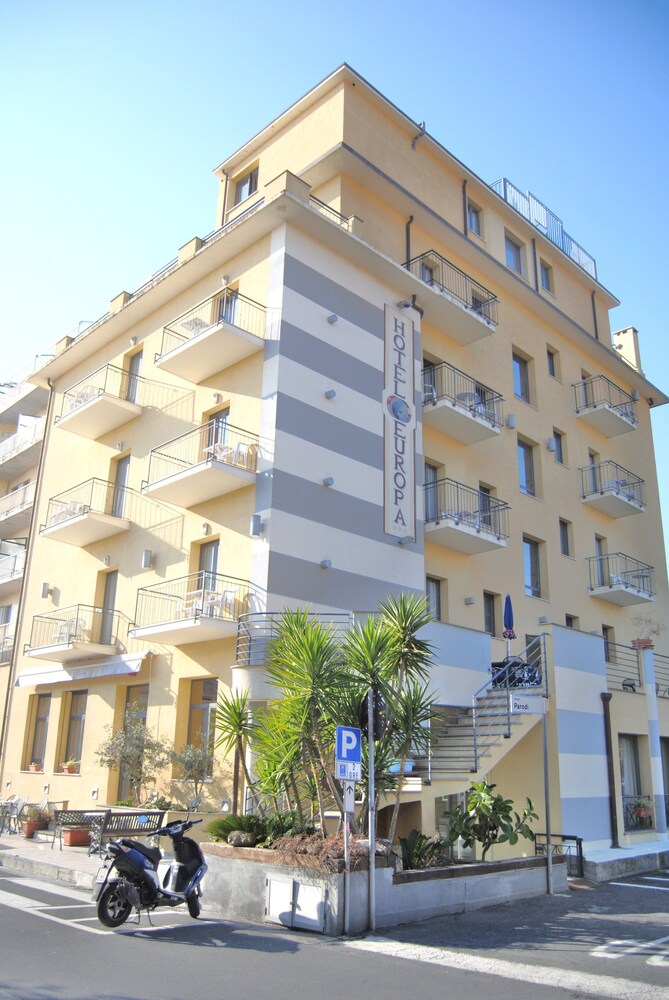 Hotel Europa — hotel in San Bartolomeo Al Mare
