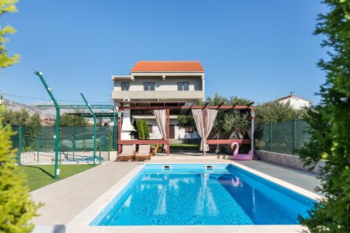 Luxury villa with a swimming pool Split 20334 — 4-Star Luxury Hotel in Solin, Croatia