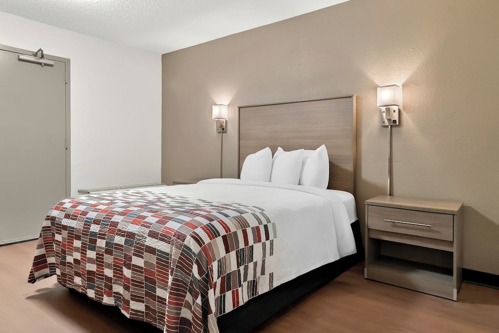 Red Roof Inn Auburn Hills - photo 13