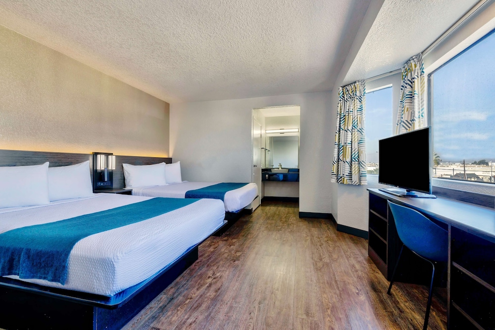 Motel 6 Anaheim CA Fullerton East - photo 17