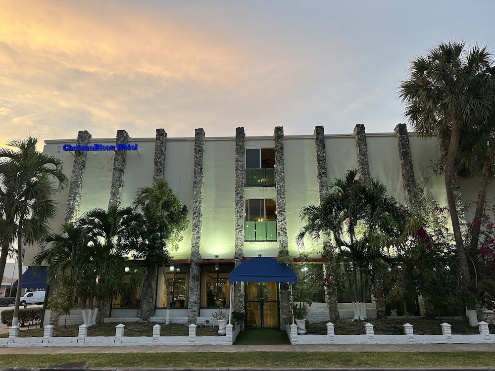 Chateaubleau Hotel - photo 2