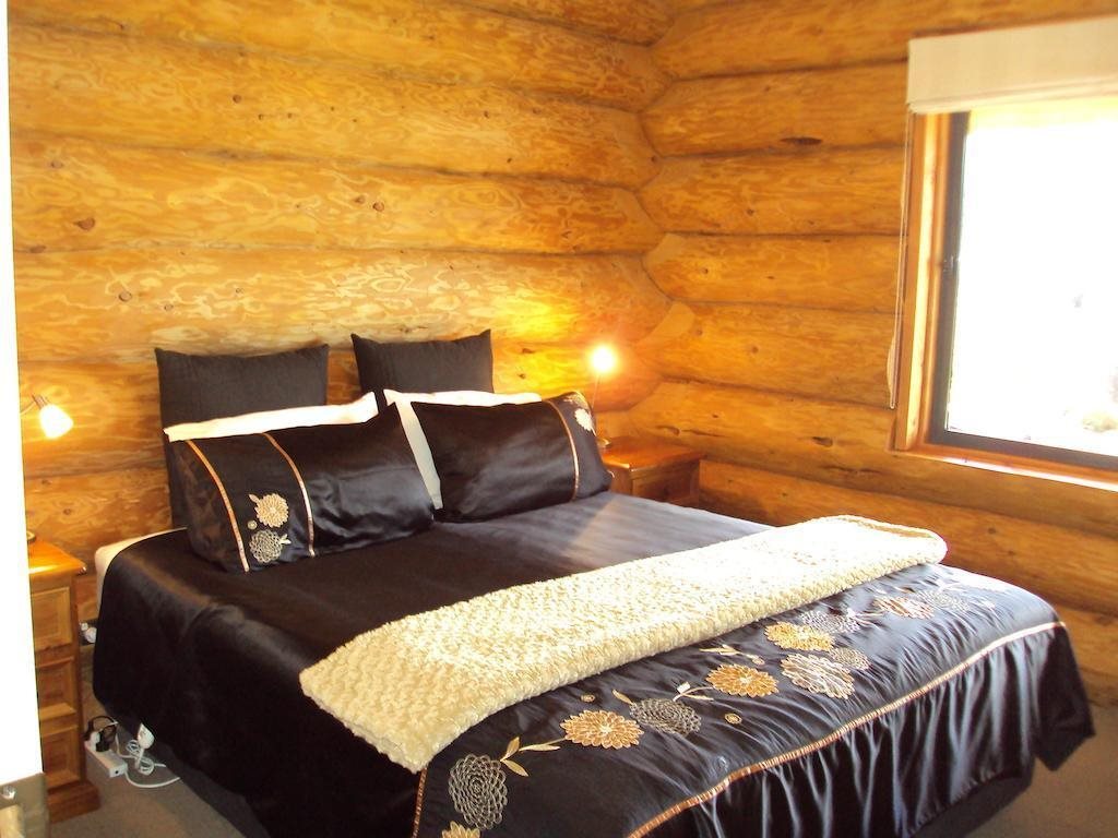 The Hollows Luxury Log Cabin — 5-Star Luxury Hotel in Te Anau, New Zealand