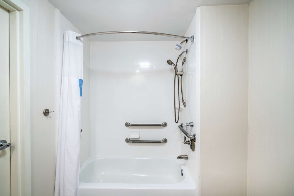 Hampton Inn & Suites Mooresville Lake Norman - photo 28