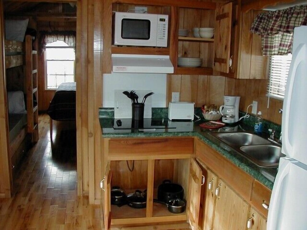 Edgewater Motel - photo 8