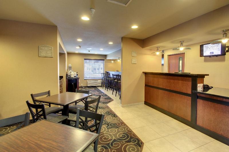 Cobblestone Inn & Suites Rugby - carbon neutral hotel in Rugby
