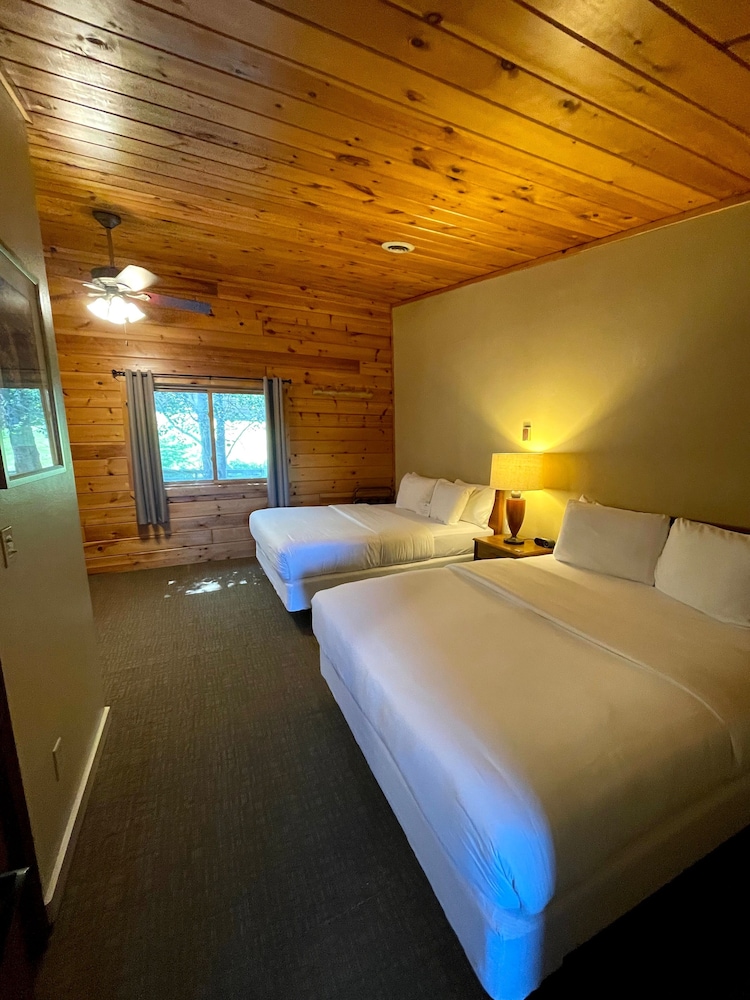 Hanging Horn Lakeside Resort - photo 7