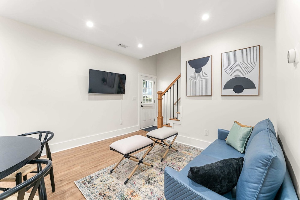 Peaceful & Modern Historic Norcross Home — 4-Star Luxury Hotel in Norcross, United States