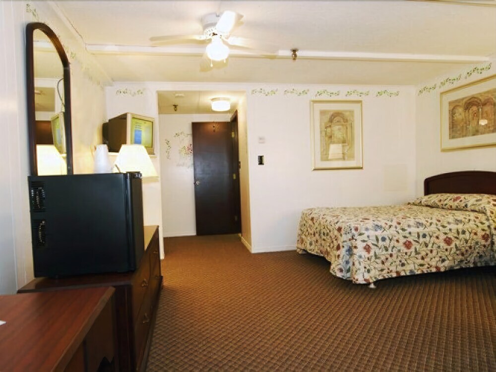 Aroostook Hospitality Inn at Van Buren - photo 4