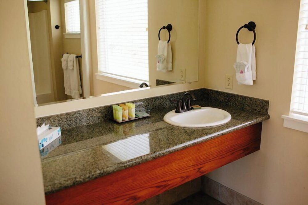 Life Northwest RV & Lodging - photo 13