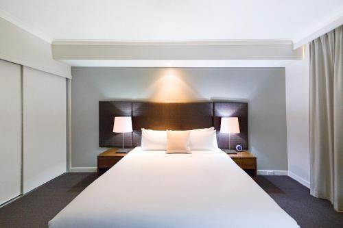 Seaview Resort Stay King Studio with Tropical Pool