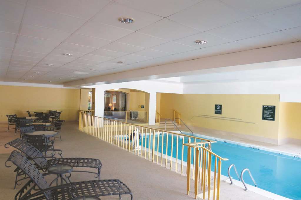 La Quinta Inn & Suites by Wyndham Stamford New York City - photo 14