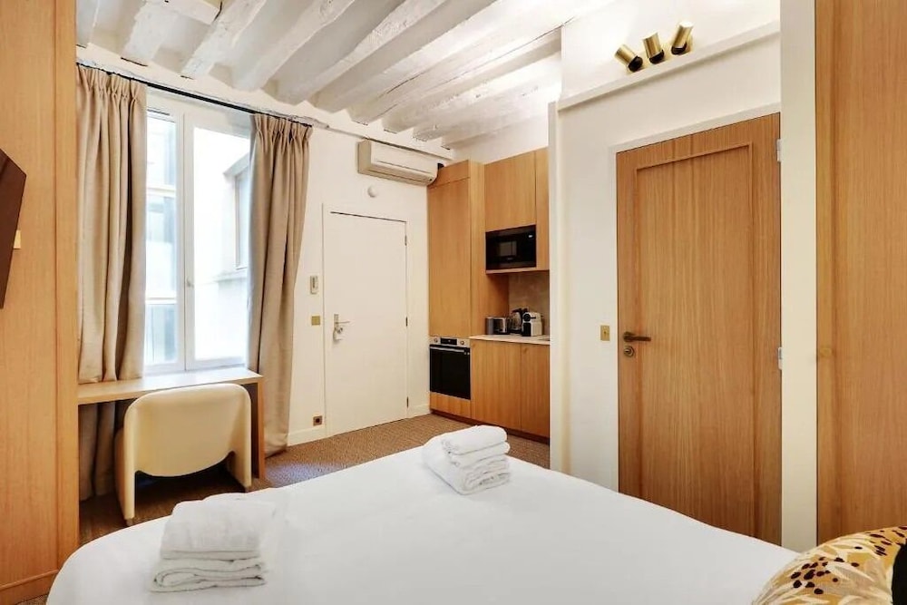 Makom Saint Honore — 4-Star Luxury Hotel in Paris, France