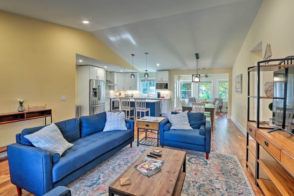 2 Mi to Beach Sea Pines Resort Home w Large Yard - photo 6
