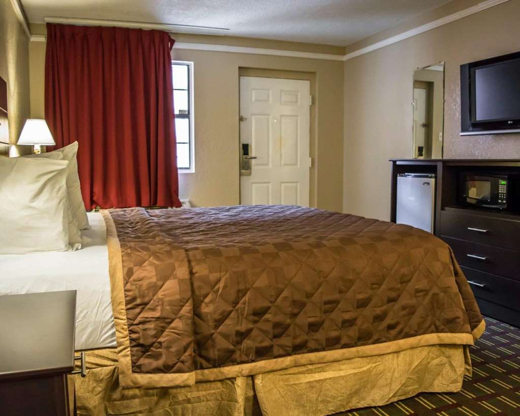 Rodeway Inn Near Ybor City Casino - photo 23